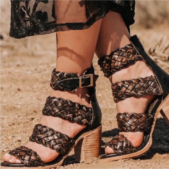 Freebird by Steven Shoes - FREEBIRD BY STEVEN BAYOU INTERWOVEN LEATHER STRAPPY SANDALS IN BLACK SIZE 8